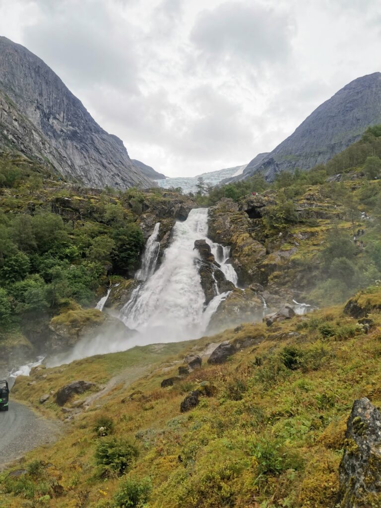 Sur le chemin du Briksdalsbreen