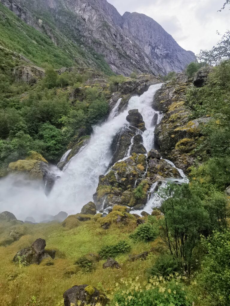 Sur le chemin du Briksdalsbreen