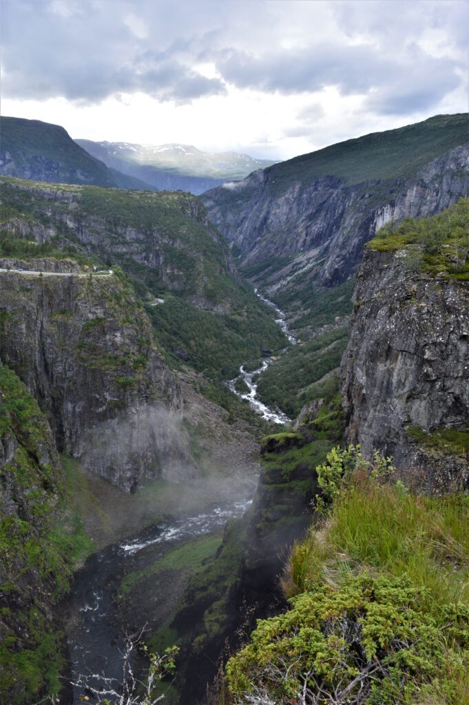 En contrebas de Vøringfossen, Norvège