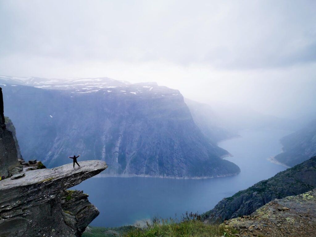 Sur la Trolltunga