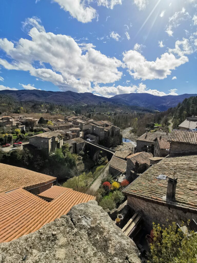 Jaujac, vue du château