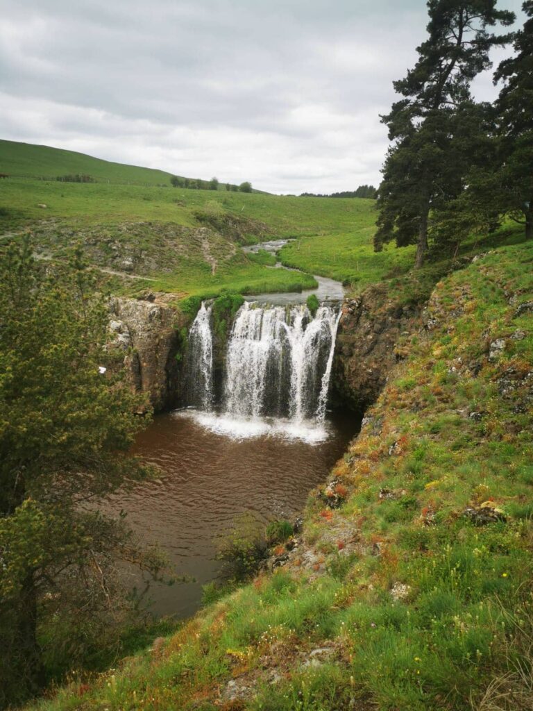 Une cascade, sur la route du retour